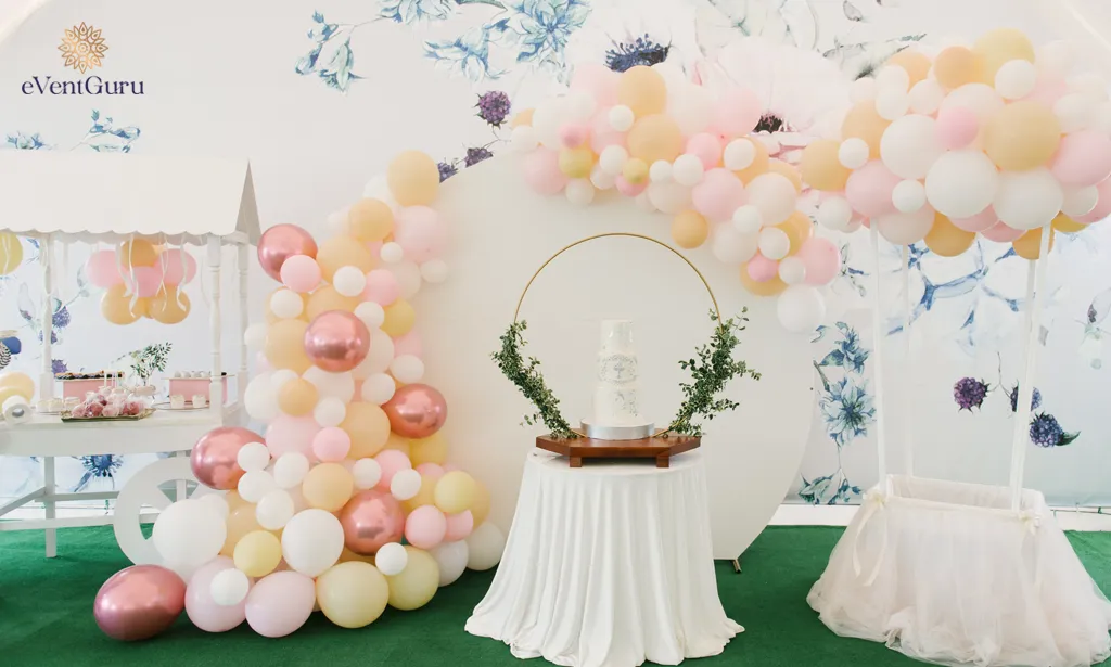 How to Decorate a Baby Shower with Streamers?