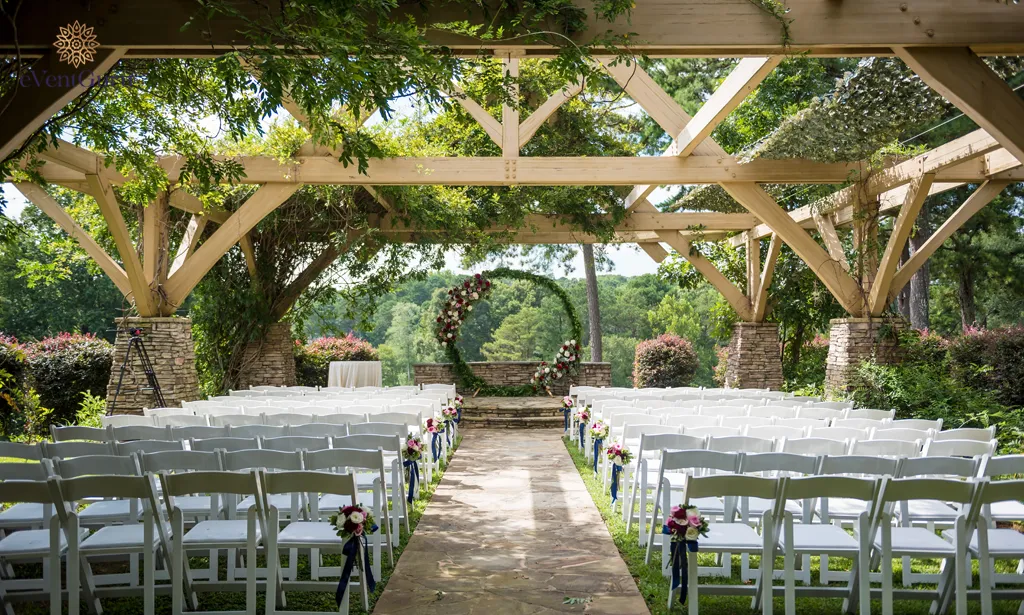 What Makes an Outdoor Venue Ideal for a Fall Wedding?